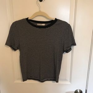 ✨2/$10✨ BLACK AND WHITE CROP TOP